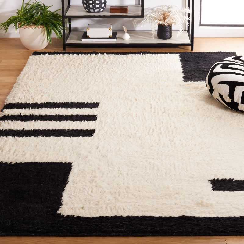 Casablanca CSB704 Hand Woven Indoor Area Rug - Black/Ivory - 6'x6' - Safavieh