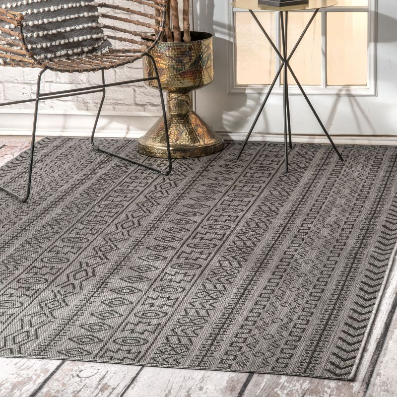Nuloom Indoor and Outdoor Jamie Area Rug, 6' 3" x 9' 2", Gray
