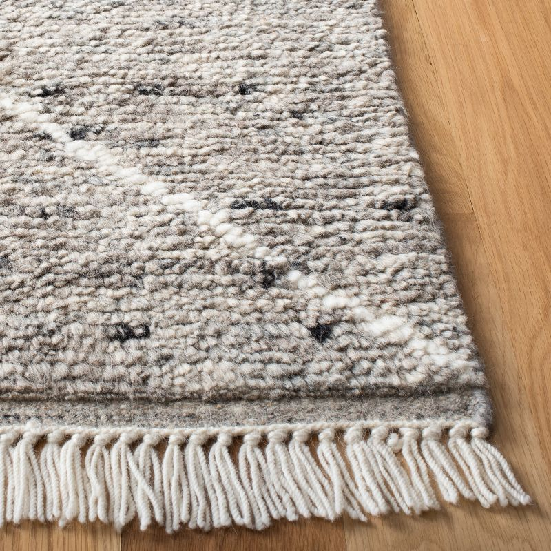 Casablanca CSB543 Hand Knotted Indoor Area Rug - Grey/Ivory - 5'x8' - Safavieh