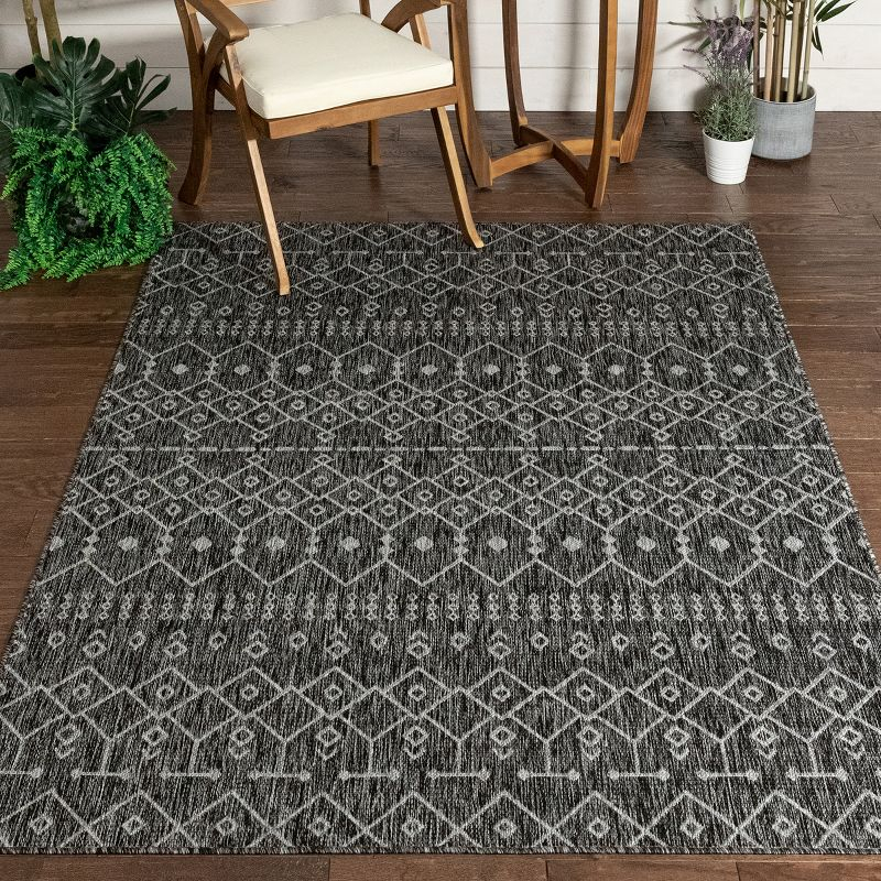 Nors Dark Grey Indoor/Outdoor Flat-Weave Pile Nordic Lattice Pattern Area Rug (6'7" x 9'3")