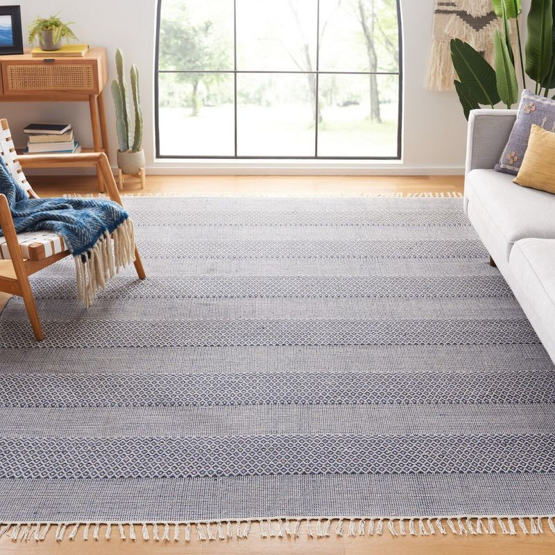 Montauk MTK330 Hand Woven Indoor Area Rug - Ivory/Navy - 8'x10' - Safavieh