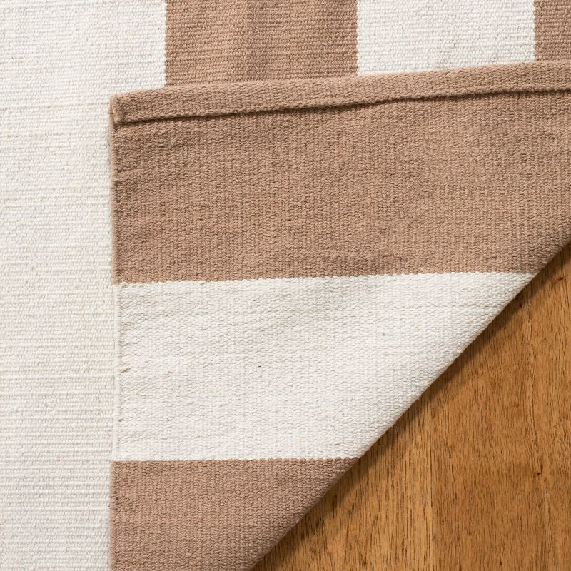 Montauk MTK712 Hand Woven Indoor Accent Rug - Sand/Ivory - 2'6"x4' - Safavieh