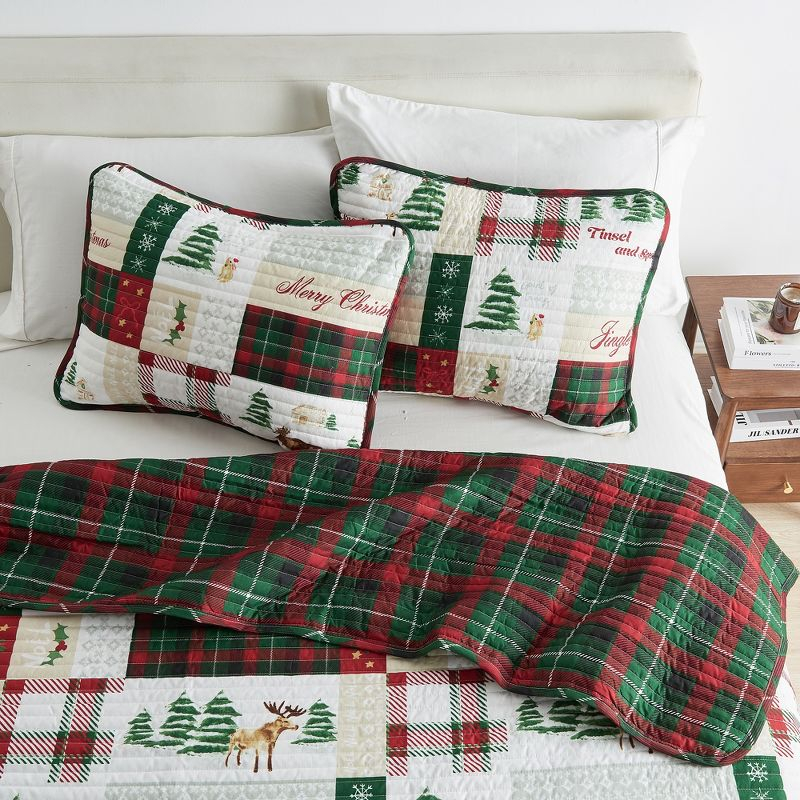 Cheerful Holiday Reversible Quilt Set with Shams - Great Bay Home (Twin / Twin XL, Holiday Patchwork)