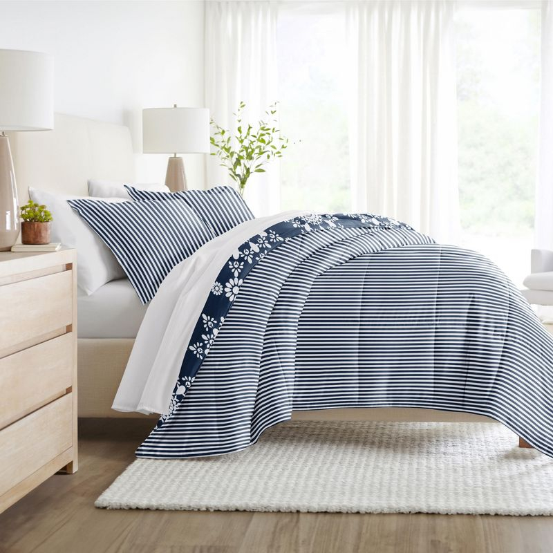 Paisley & Medallion Stripe Reversible Patterned Soft Comforter Sets - Becky Cameron, Daisy Medallion / Navy, Full/Queen