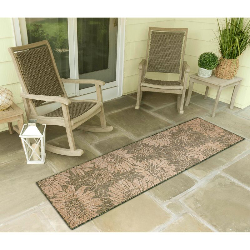 Liora Manne Carmel Sunflower Field Indoor/Outdoor Rug Green 1'11" x 7'6"