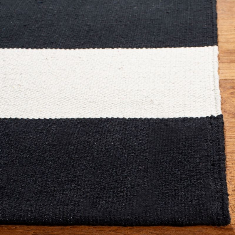 Montauk MTK712 Hand Woven Indoor Accent Rug - Black/Ivory - 3'x5' - Safavieh
