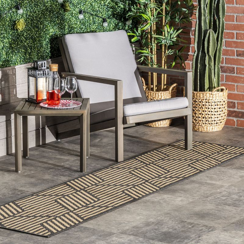 Nuloom Leona Geometric 2x8 Indoor/Outdoor Runner Rug for Living Room Patio Deck Front Porch Entryway Hallway Kitchen, Charcoal/Ivory