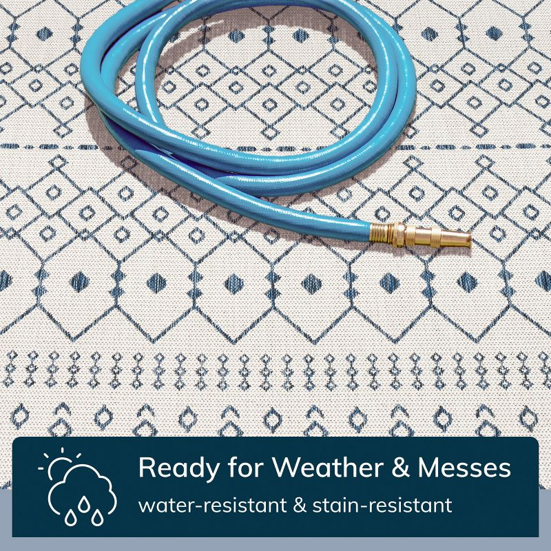 Well Woven Nors Light Blue Indoor / Outdoor Flat Weave Pile Nordic Lattice Pattern Area Rug (5'3" x 7'3")