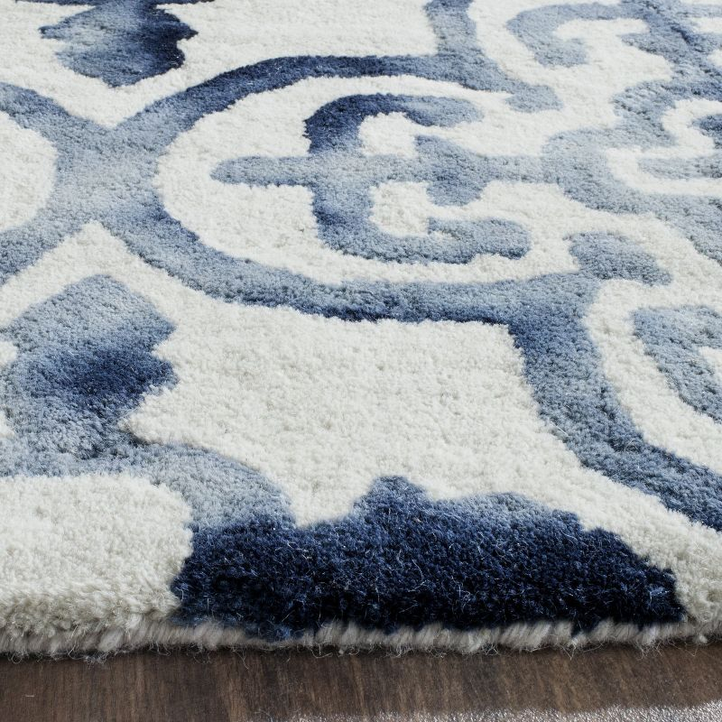 Dip Dye DDY711 Hand Tufted Indoor Runner - Ivory/Navy - 2'3"x10' - Safavieh