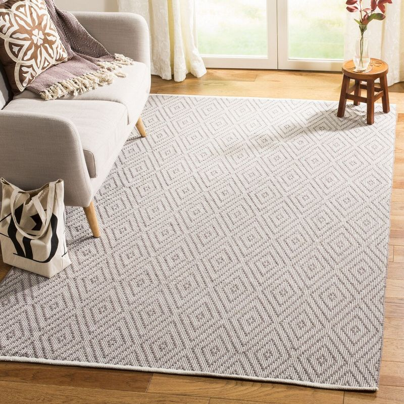 Montauk MTK811 Hand Woven Indoor Area Rug - Grey/Ivory - 5'x8' - Safavieh.