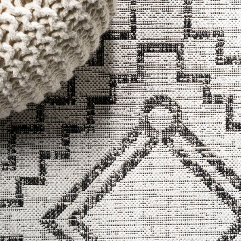 3'x5' Marokko Diamond  Medallion Indoor/Outdoor Area Rug, Ivory/Black - JONATHAN Y