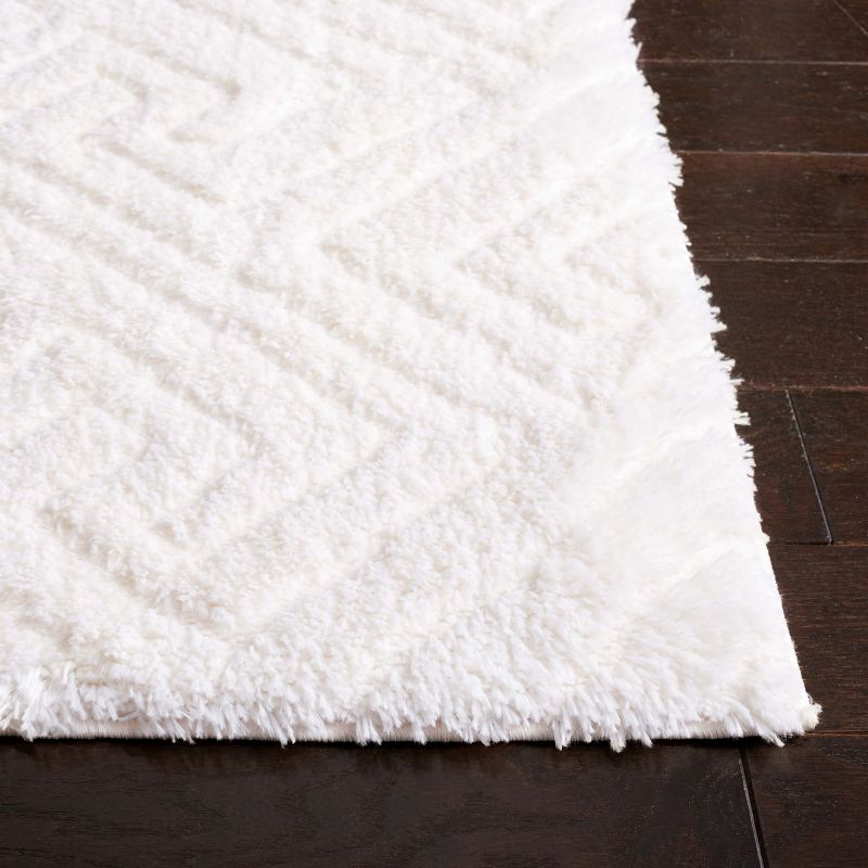 Tahoe Shag THO652 Power Loomed Indoor Area Rug - White - 4'x6' - Safavieh