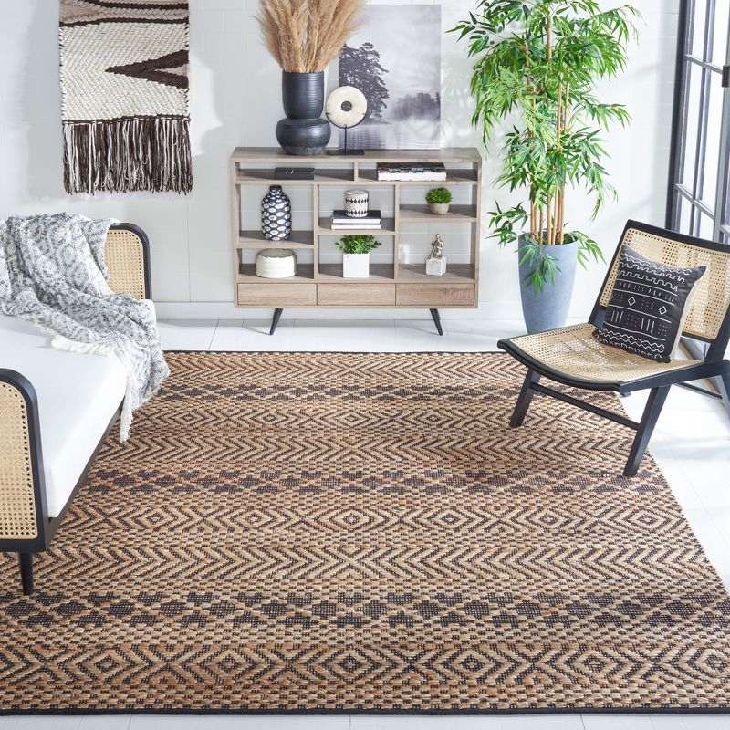 Kilim KLM455 Hand Woven Area Rug - Natural/Black - 5'x8' - Safavieh.
