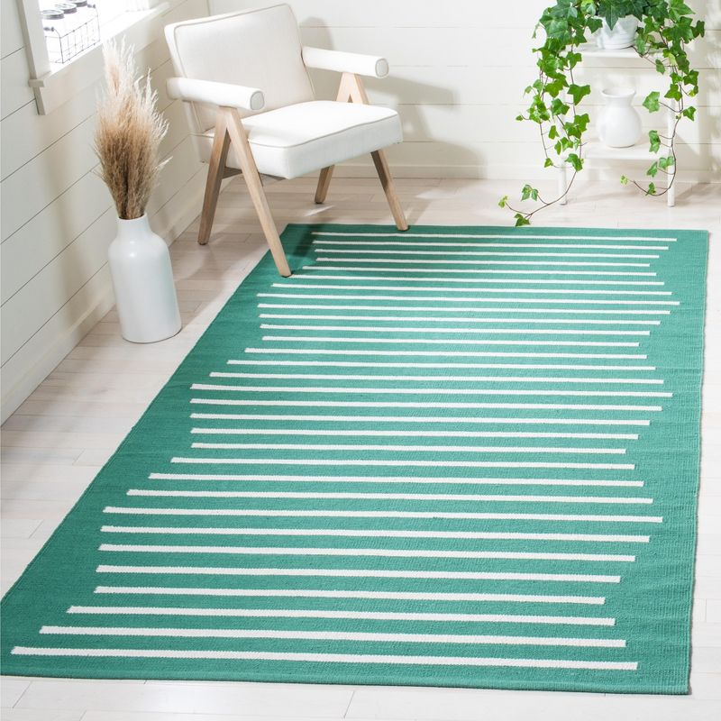 Montauk MTK313 Hand Woven Indoor Accent Rug - Dark Green/Ivory - 4'x6' - Safavieh