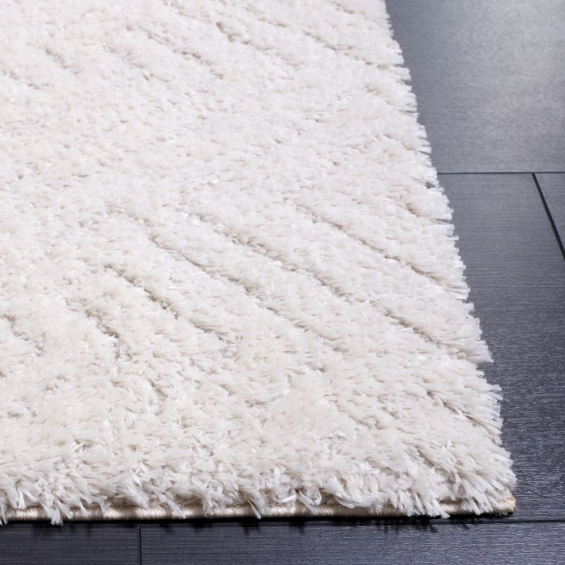 Tahoe Shag THO652 Power Loomed Indoor Area Rug - Ivory - 4'x6' - Safavieh