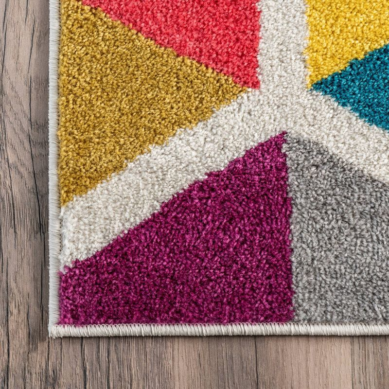 6'7"x9' Maris Triangles Area Rug Off White - nuLOOM