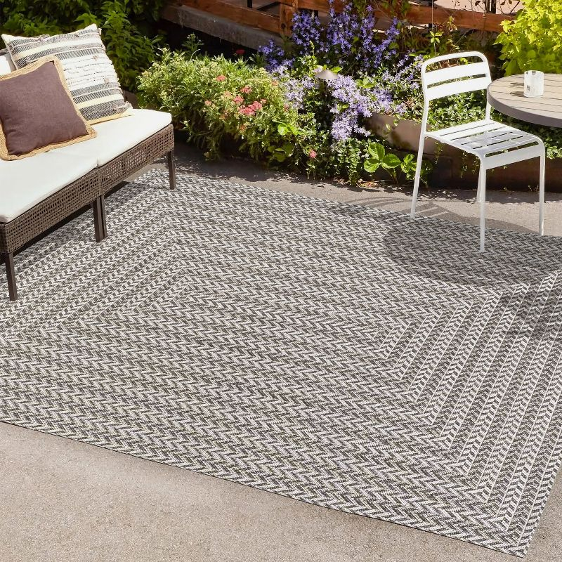 5' x 8' Chevron Modern Concentric Squares Indoor/Outdoor Area Rug, Black/Light Gray - JONATHAN Y