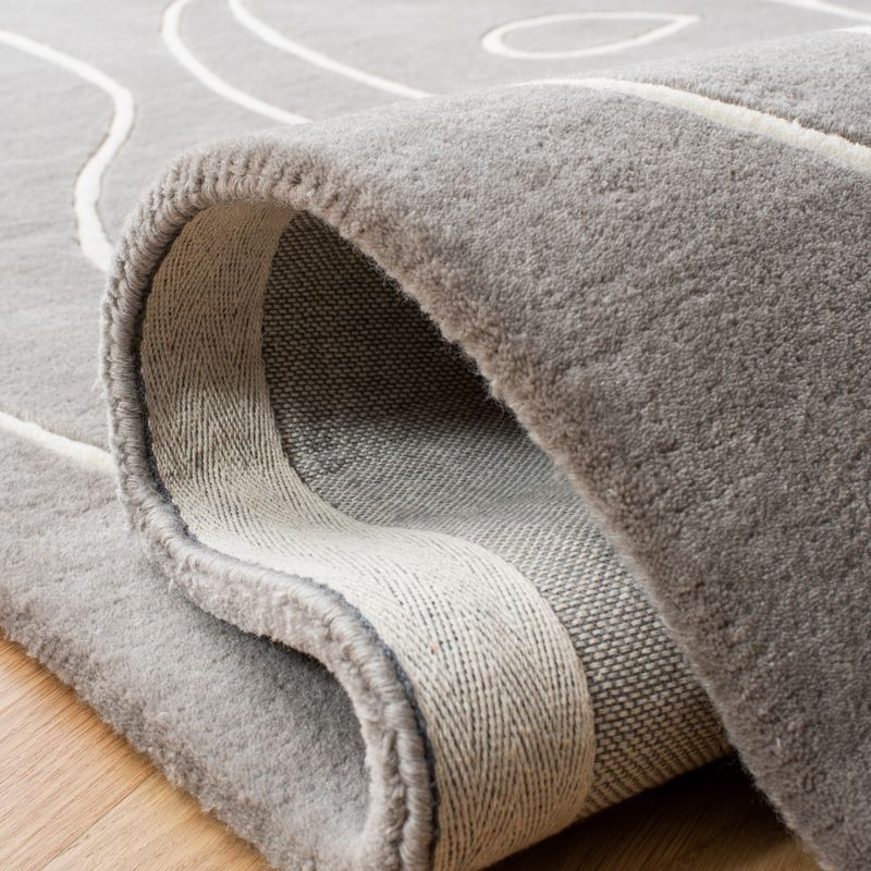 Fifth Avenue FTV111 Hand Tufted Accent Rug - Gray/Ivory - 2'x3' - Safavieh.