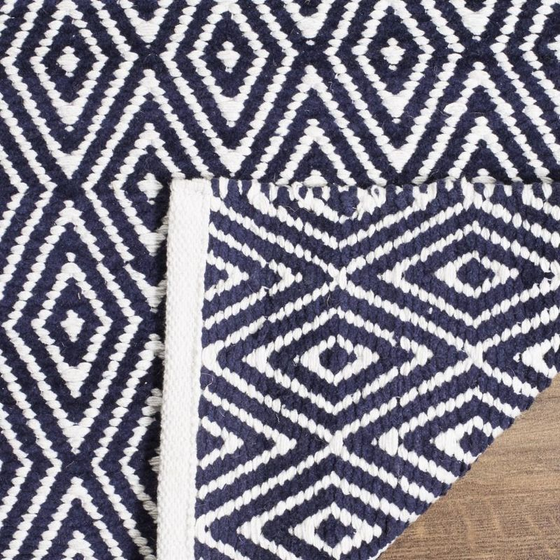 Boston BOS682 Power Loomed Accent Rug - Navy - 3'x5' - Safavieh.
