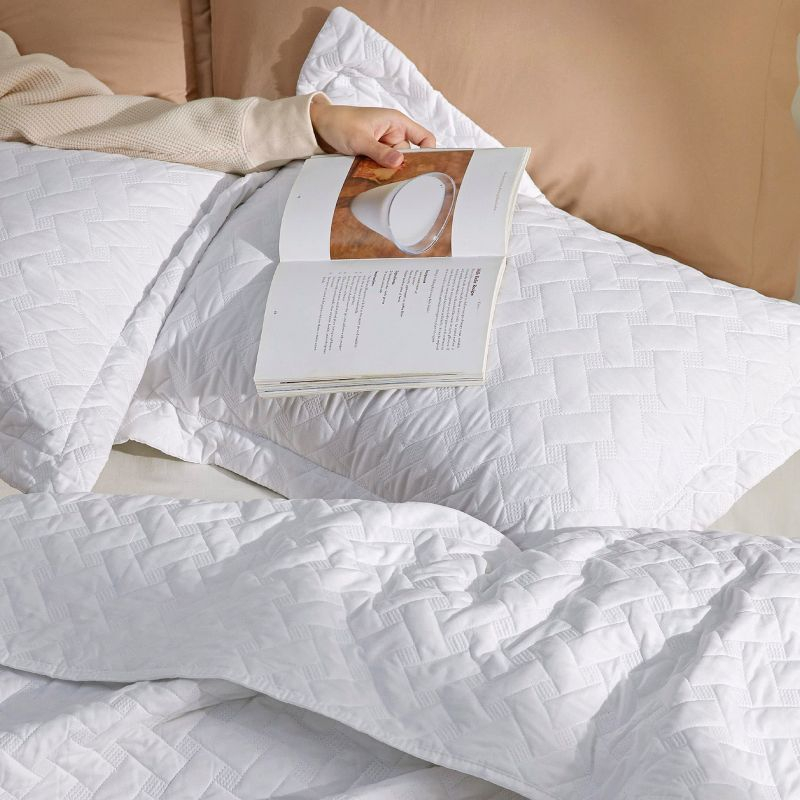 Lightweight Spring Quilt Set Oversized King Size White Bedding Set for All Seasons - Bedsure