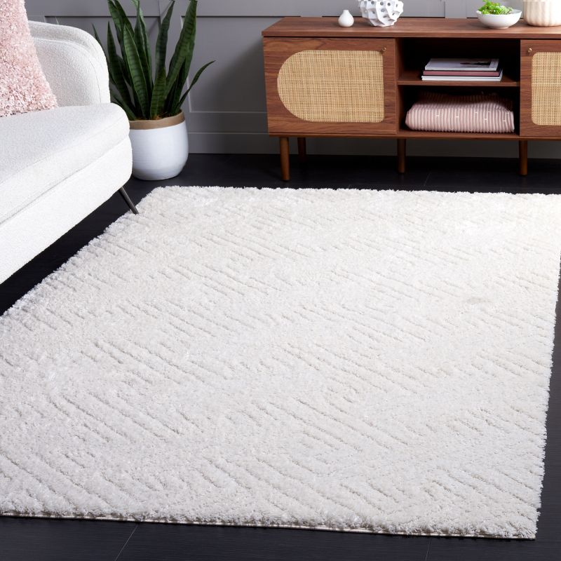 Tahoe Shag THO652 Power Loomed Indoor Area Rug - Ivory - 4'x6' - Safavieh