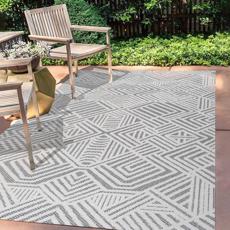 5'x8' Jordan High-Low Pile Art Deco Geometric Indoor/Outdoor Area Rug, White/Black - JONATHAN Y