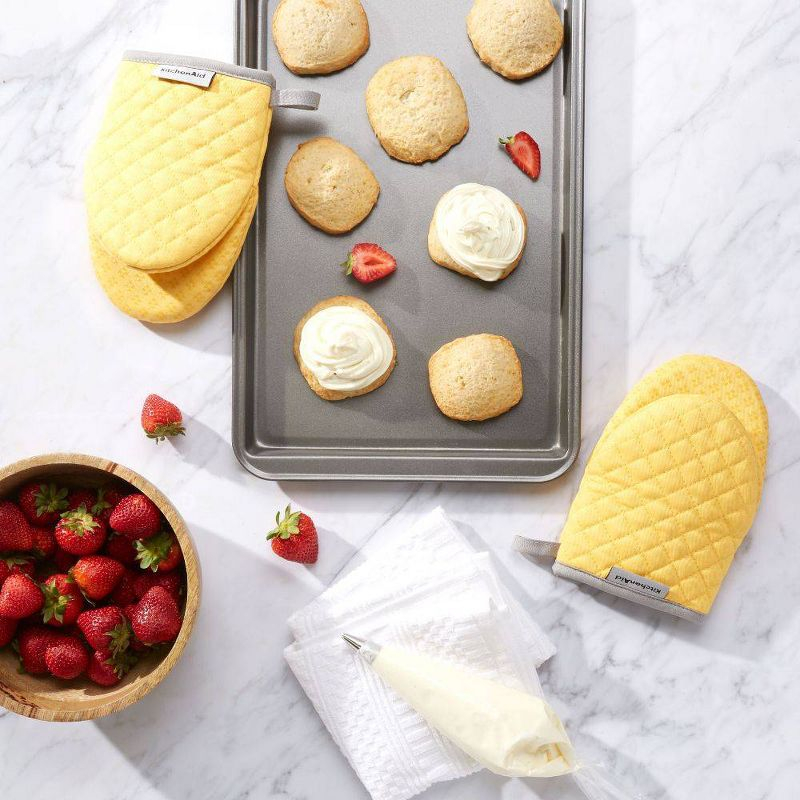 KitchenAid 2pk Cotton Asteroid Mini Oven Mitts Yellow: Heat Resistant, Machine Washable, Crosshatch Pattern