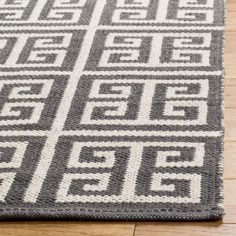 Montauk MTK724 Hand Woven Indoor Accent Rug - Dark Grey/Ivory - 2'6"x4' - Safavieh.