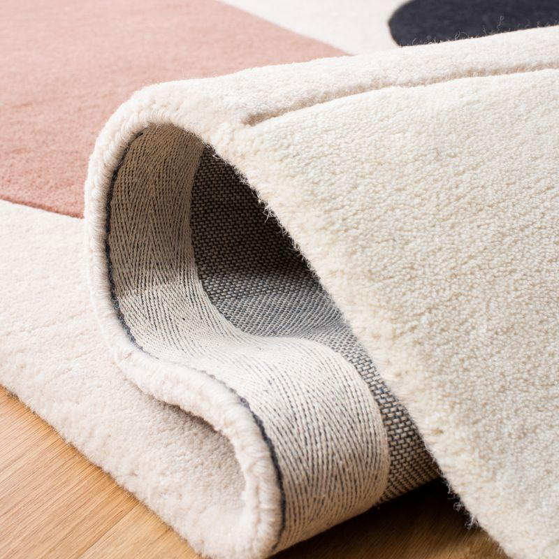 Fifth Avenue FTV119 Hand Tufted Accent Rug - Beige/Black - 2'3"x4' - Safavieh.