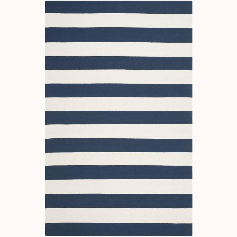 Montauk MTK712 Hand Woven Indoor Area Rug - Navy/Ivory - 5'x8' - Safavieh