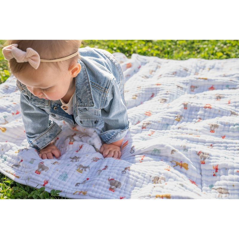aden + anais essentials Muslin Blanket - Elephant Circus