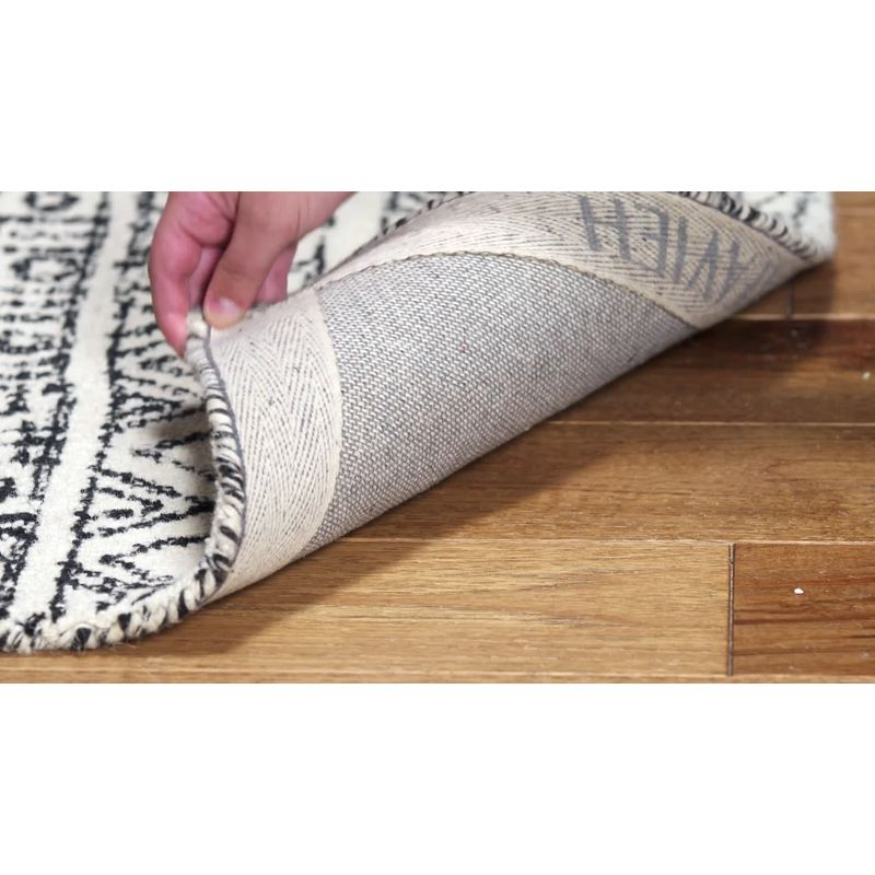 Micro-Loop MLP228 Hand Tufted Indoor Accent Rug - Ivory/Black - 2'6"x4' - Safavieh