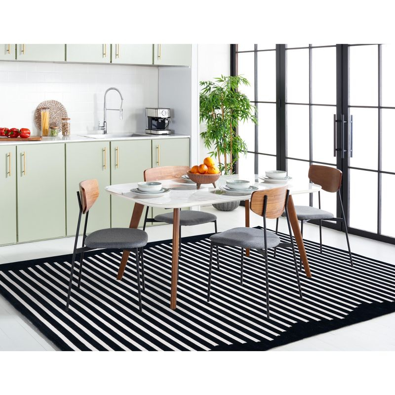 Montauk MTK313 Hand Woven Indoor Accent Rug - Black/Ivory - 3'x5' - Safavieh