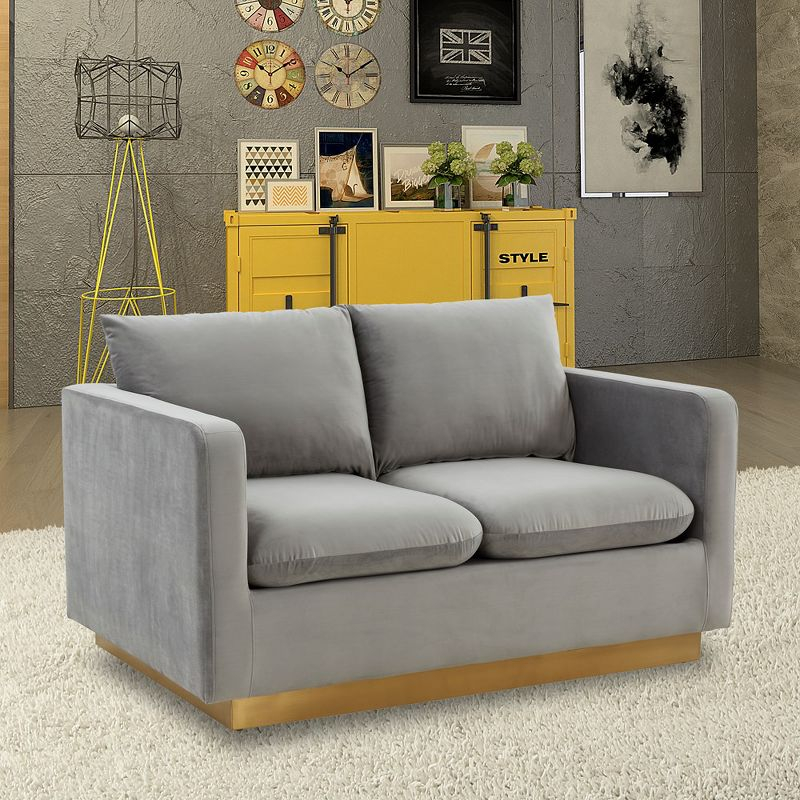 LeisureMod Nervo Mid-Century Modern Upholstered Velvet Loveseat with Gold Frame in Light Grey