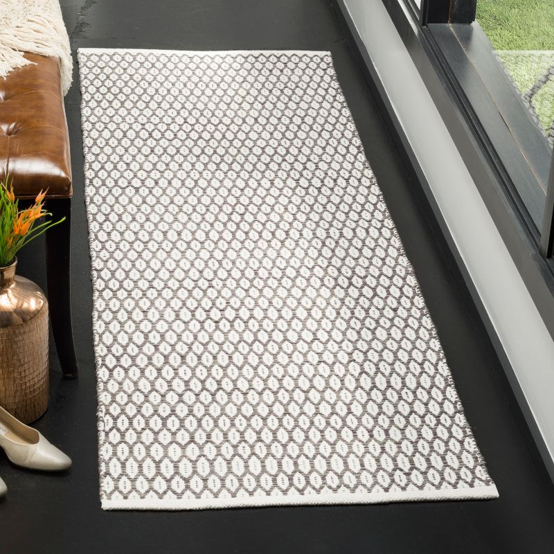 Montauk MTK608 Hand Woven Indoor Runner Rug - Charcoal/Ivory - 2'3"x7' - Safavieh