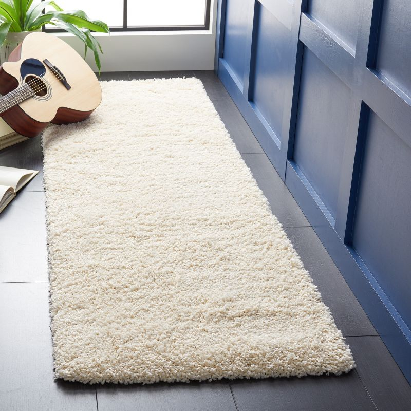 Santa Monica Shag SGN725 Power Loomed Runner Rug - Ivory - 2'3"x7' - Safavieh.