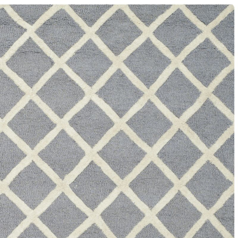 Cambridge CAM135 Tufted Indoor Area Rug - Silver/Ivory - 4'x4' - Safavieh