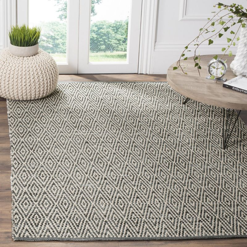 Montauk MTK414 Hand Woven Indoor Area Rug - Ivory/Dark Grey - 5'x8' - Safavieh