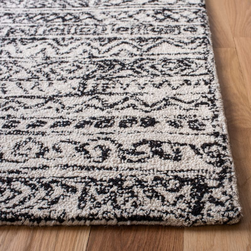 Micro-Loop MLP228 Hand Tufted Indoor Accent Rug - Ivory/Black - 2'6"x4' - Safavieh