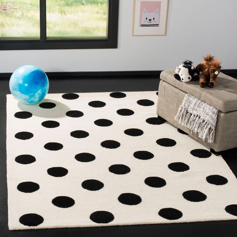 Safavieh Kids Polka Dots SFK904 Hand Tufted Indoor Area Rug - Ivory/Black - 5'x7' - Safavieh