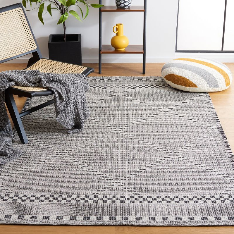 Augustine AGT508 Machine Made Indoor Area Rug - Ivory/Black - 4'x6' - Safavieh