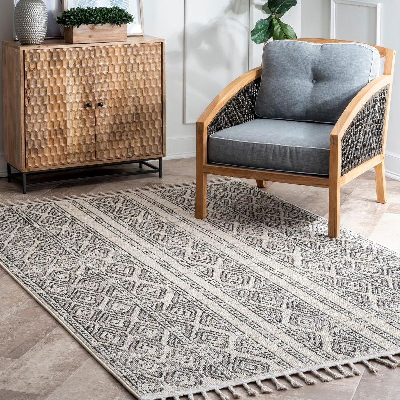 Nuloom Chenoa Striped Global Tassel Indoor Area Rug, 4' x 6', Ivory