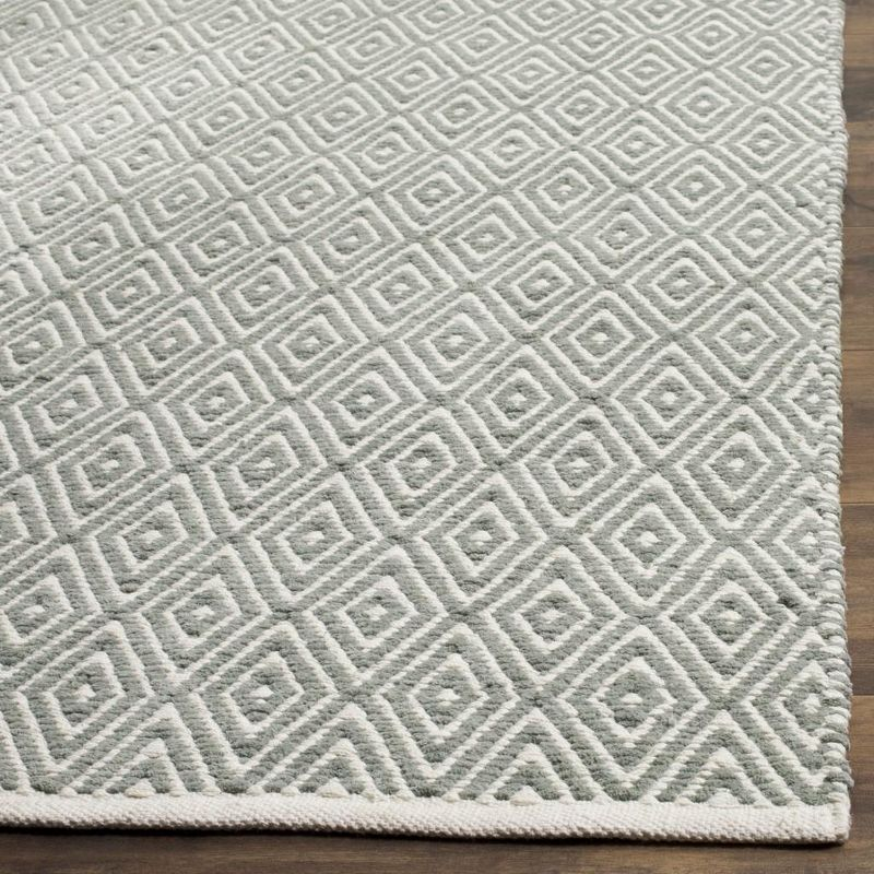 Boston BOS682 Power Loomed Area Rug - Grey - 6'x6' - Safavieh.