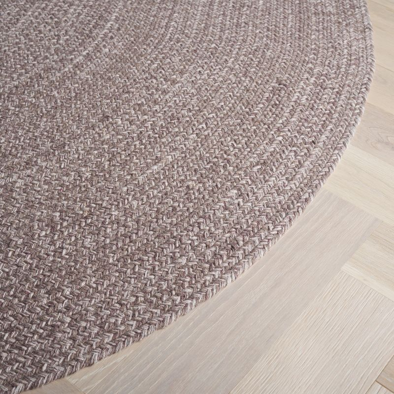 Braided BRD256 Hand Woven Indoor Area Rug - Ivory/Beige - 4'x6' Oval - Safavieh