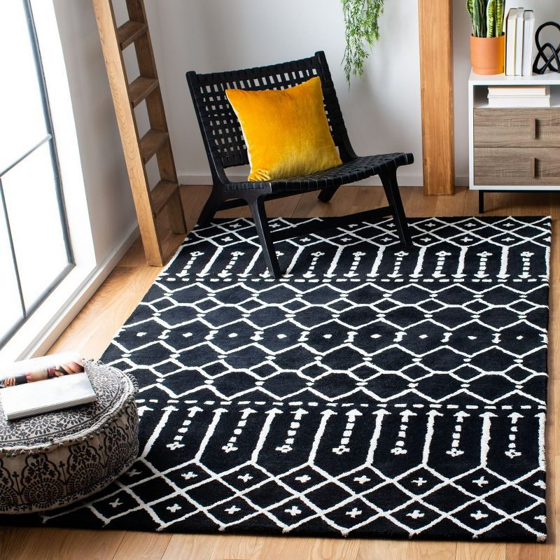 Himalaya HIM903 Handmade Area Rug - 5'x8' - Black/Ivory - Safavieh