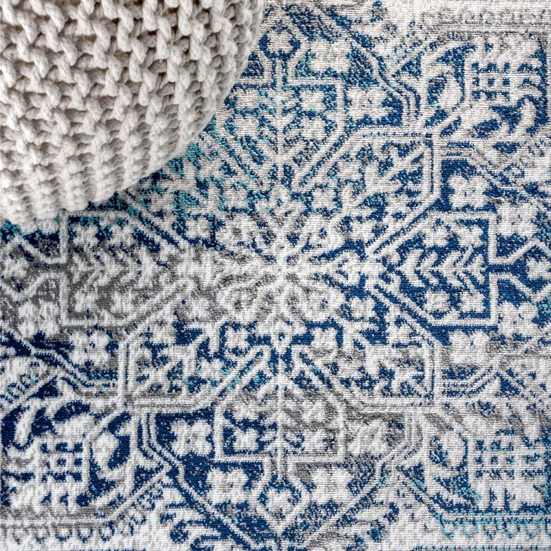 6' round Modern Vintage Medallion Area Rug, Navy /Light Grey - JONATHAN Y