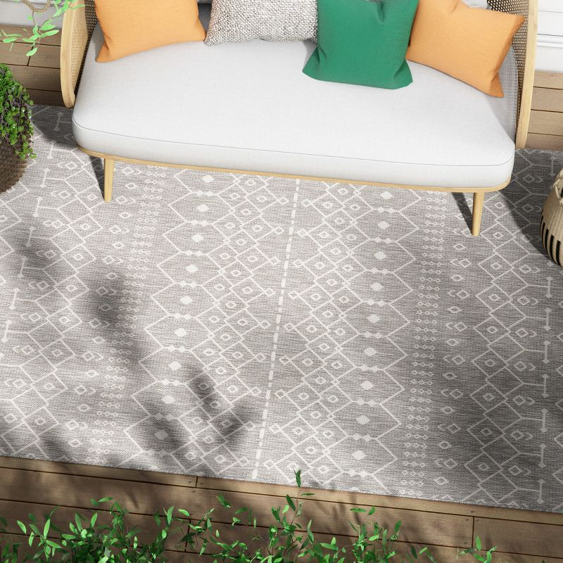 Well Woven Nors Light Grey Indoor / Outdoor Flat Weave Pile Nordic Lattice Pattern Area Rug (7'10" x 9'10")