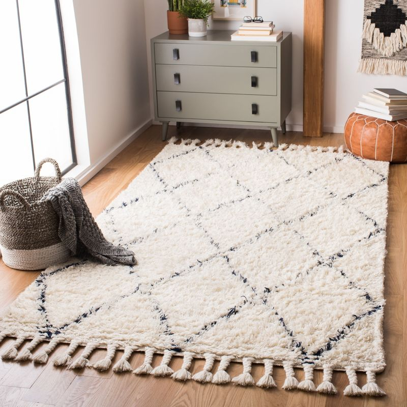 Casablanca CSB951 Hand Tufted Area Rug - Navy/Ivory - 4' X 6' - Safavieh.