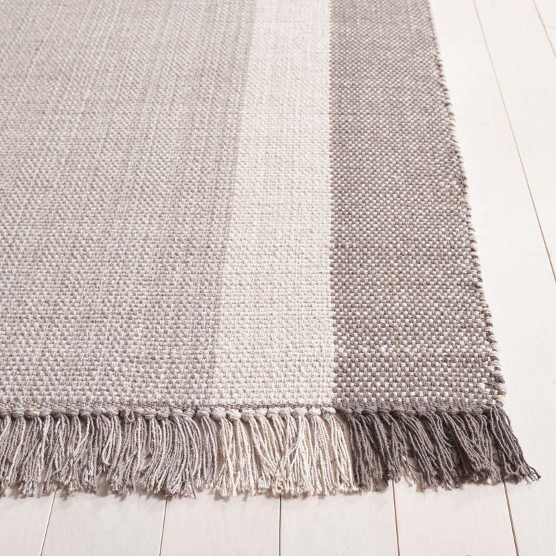 Montauk MTK301 Hand Woven Accent Rug - Ivory/Grey - 2'3"x4' - Safavieh.