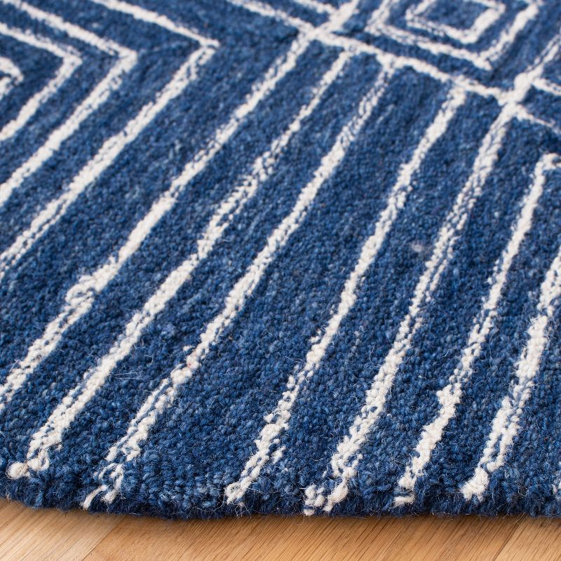 Micro-Loop MLP608 Hand Tufted Area Rug - Navy/Ivory - 5' round - Safavieh.